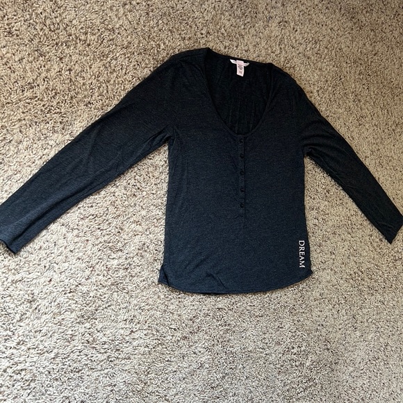 NEW condition Victoria’s Secret super soft scoop-neck henley sleep tee in size S - Picture 2 of 5